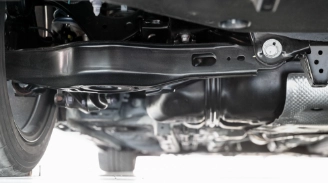 Miks eelistavad luksusautod tugevaid alumiiniumsulamist juhthoobasid?