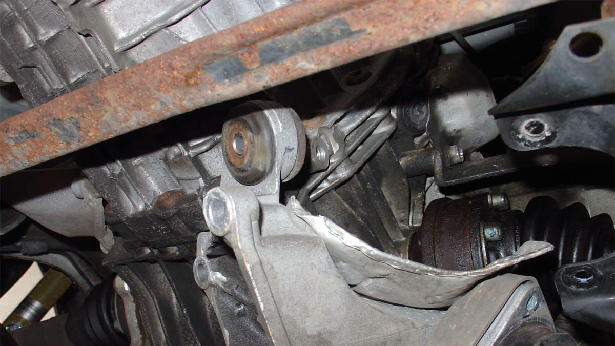 6 märki rikkis käigukasti kinnitusest (ja asenduskulu)